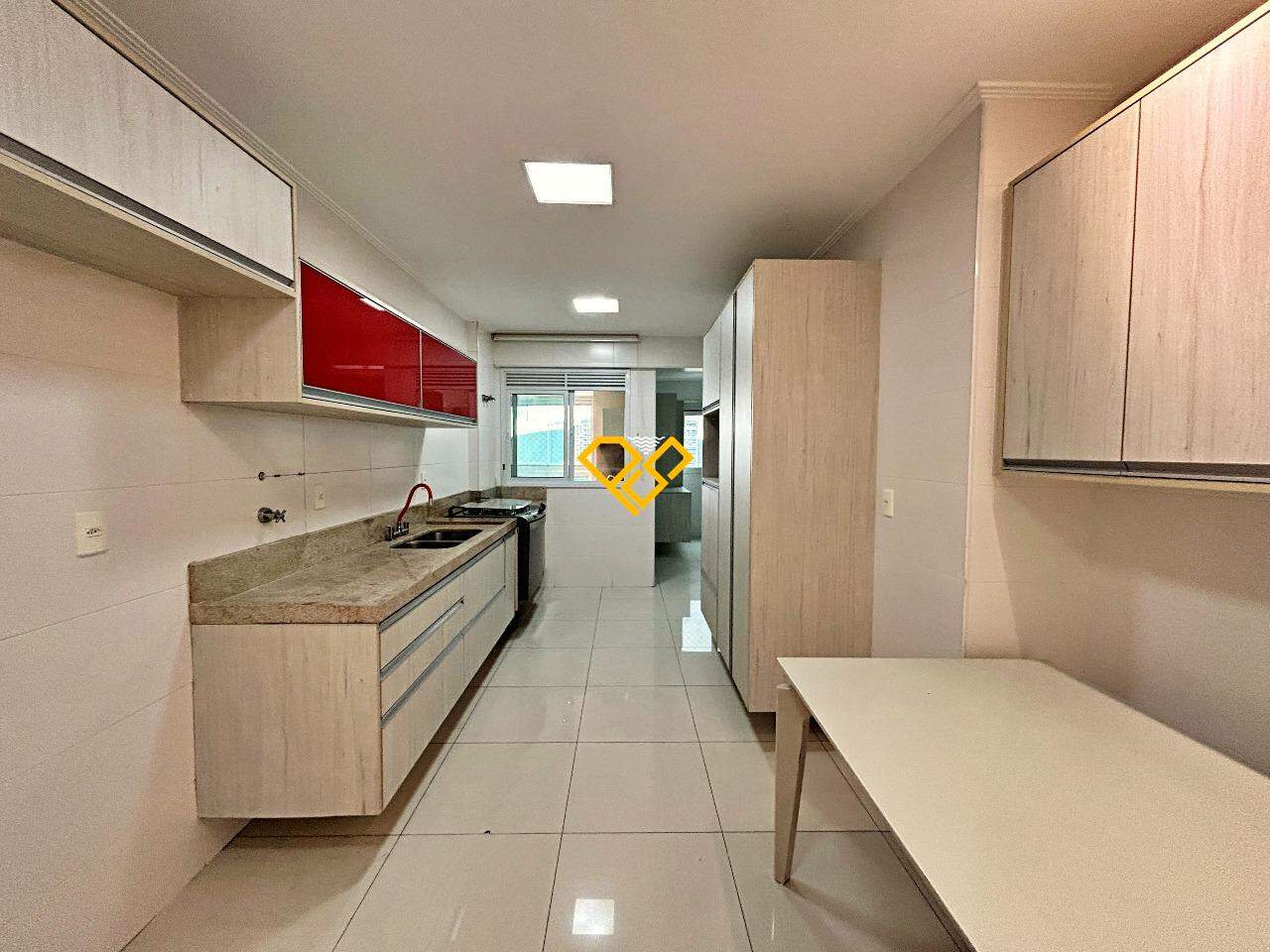 Apartamento à venda no Ponta da Praia: Cozinha