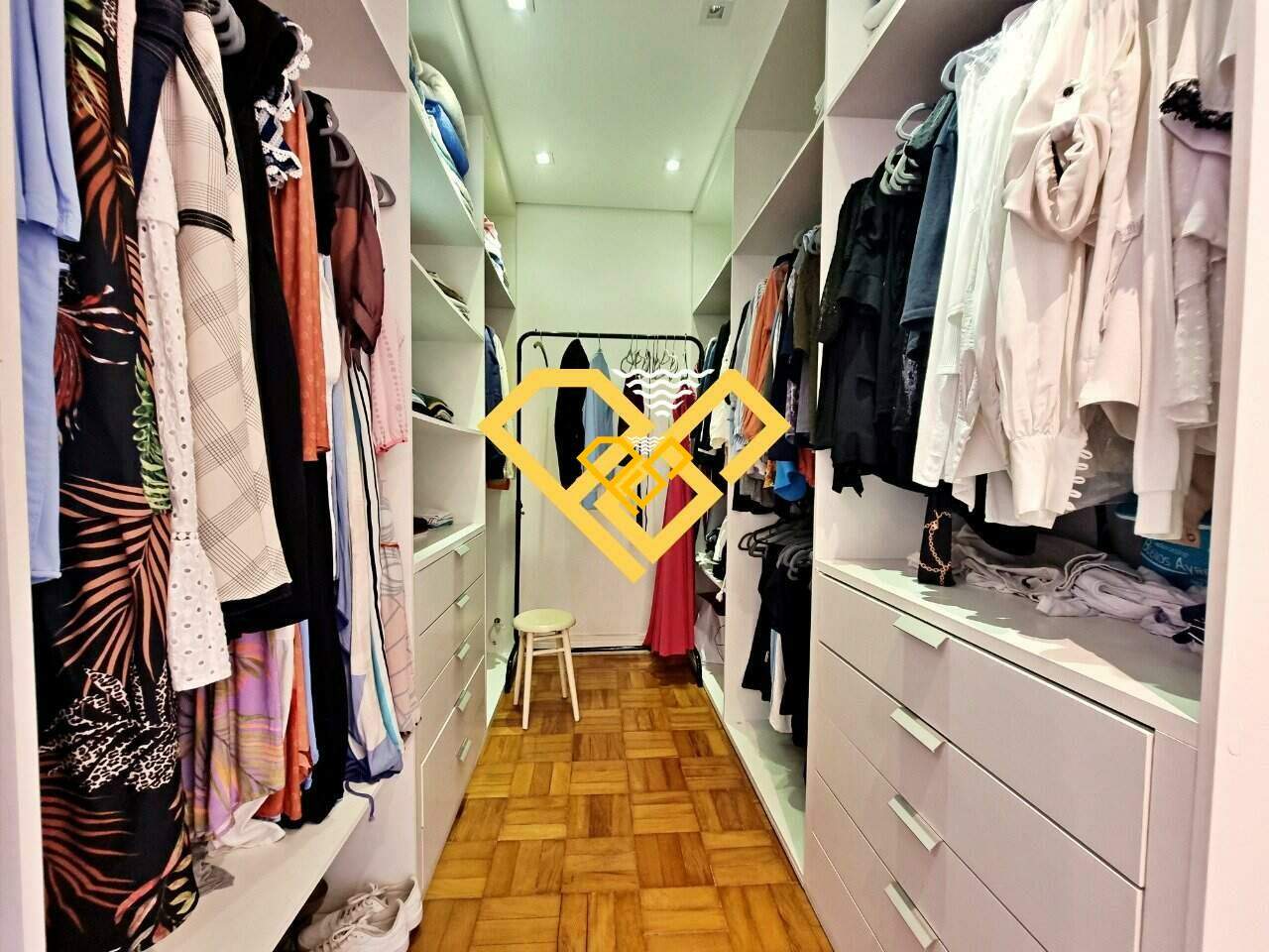 Apartamento à venda no Gonzaga: Dormitório 3 - suíte - closet