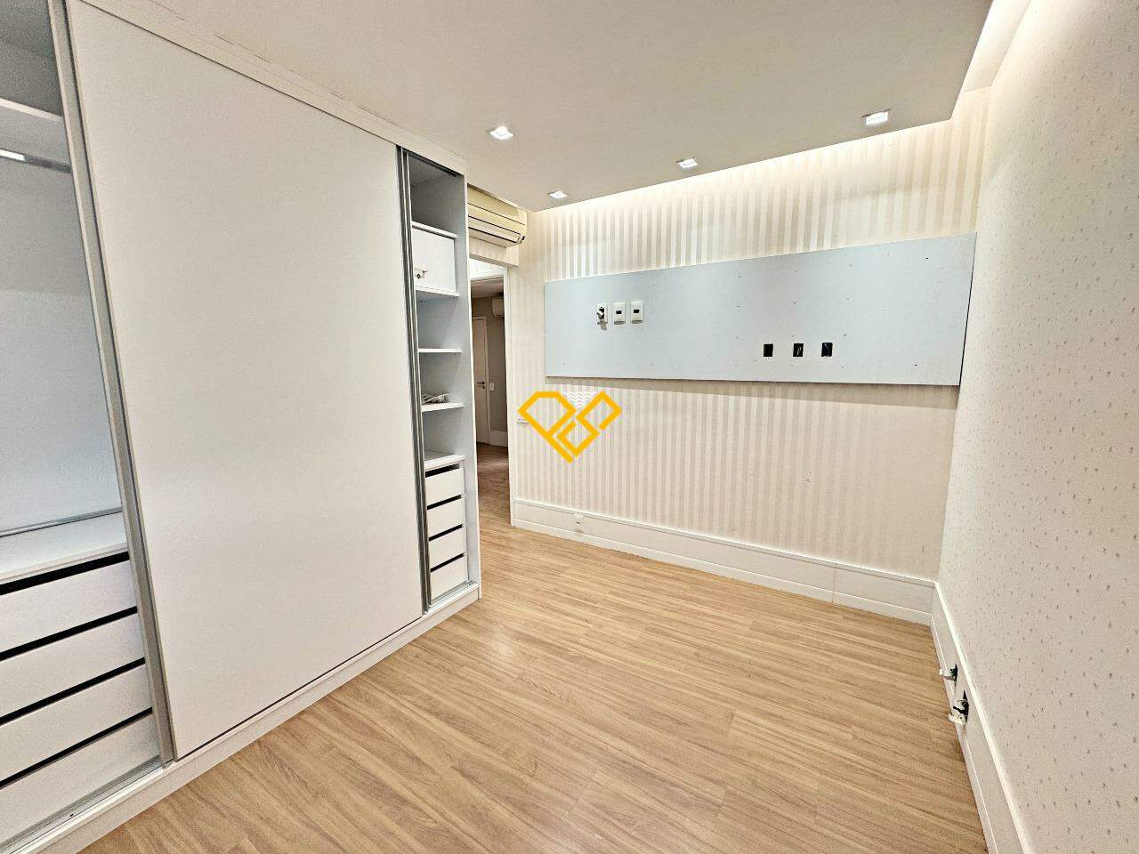 Apartamento à venda no Ponta da Praia: Suíte 2
