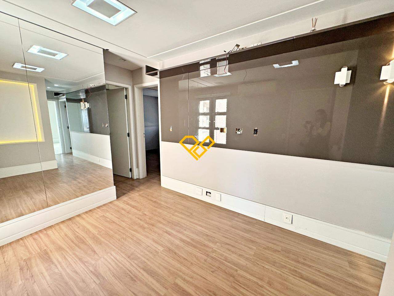 Apartamento à venda no Ponta da Praia: Sala íntima
