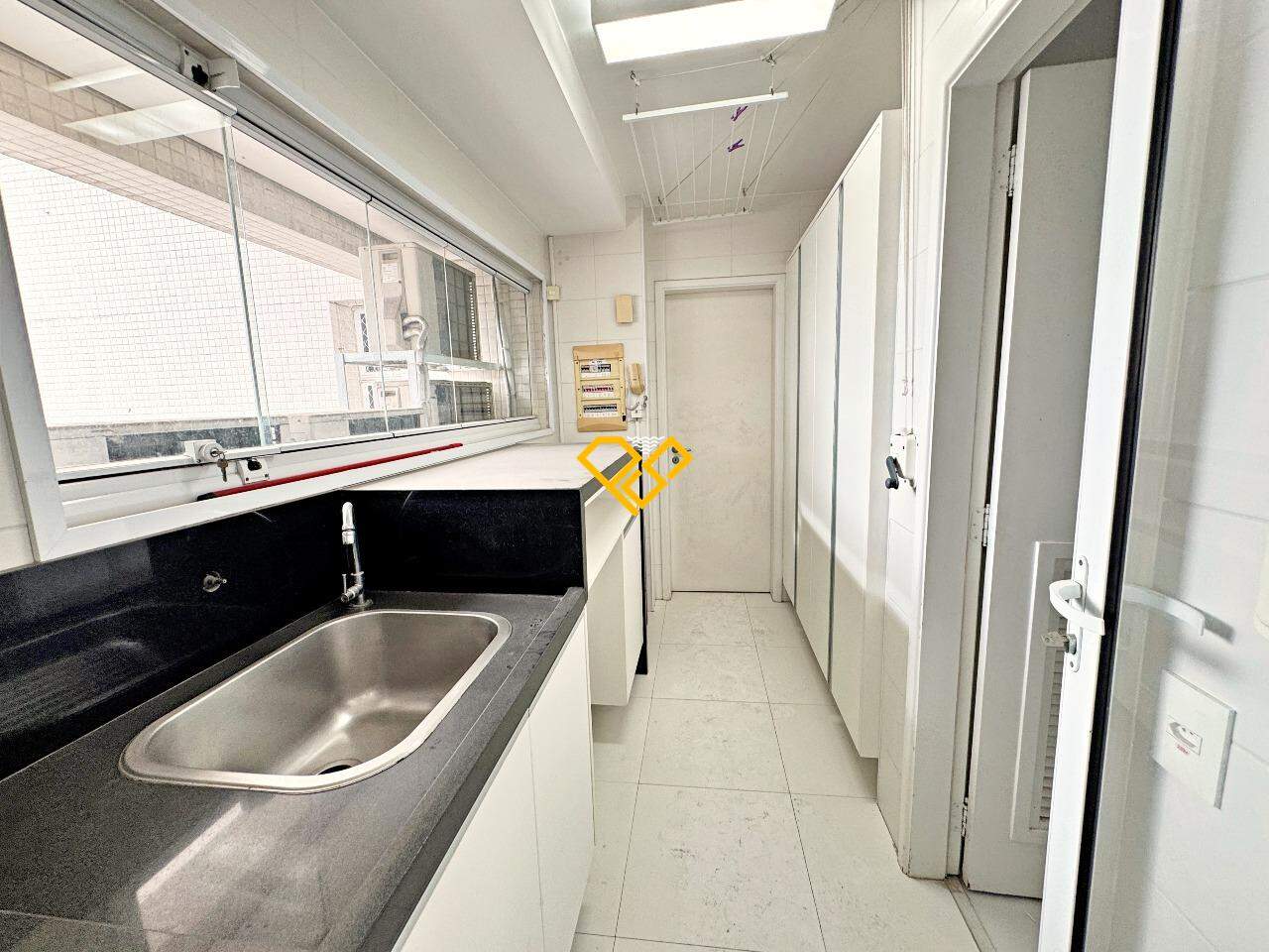 Apartamento à venda no Ponta da Praia: Área de serviço