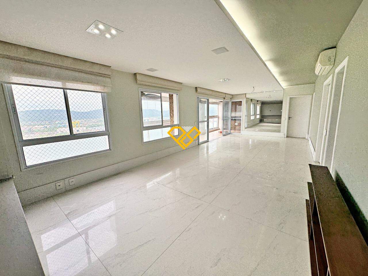 Apartamento à venda no Ponta da Praia: Sala
