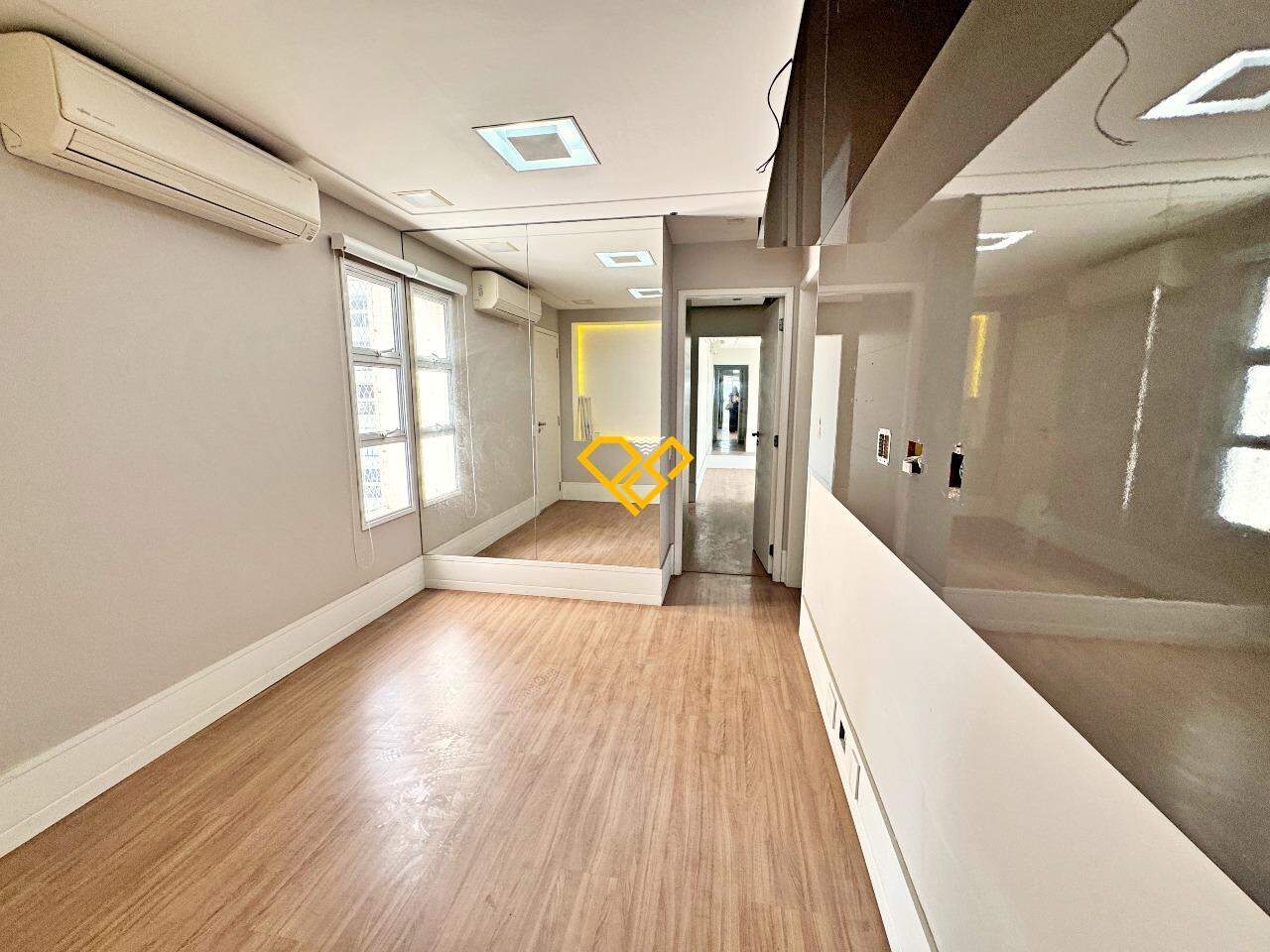 Apartamento à venda no Ponta da Praia: Sala íntima