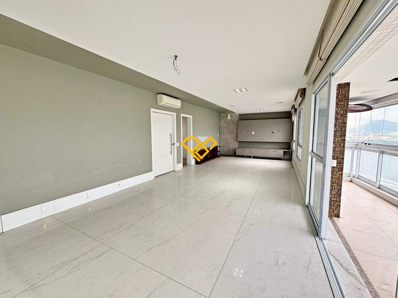 Apartamento à venda no Ponta da Praia: Sala
