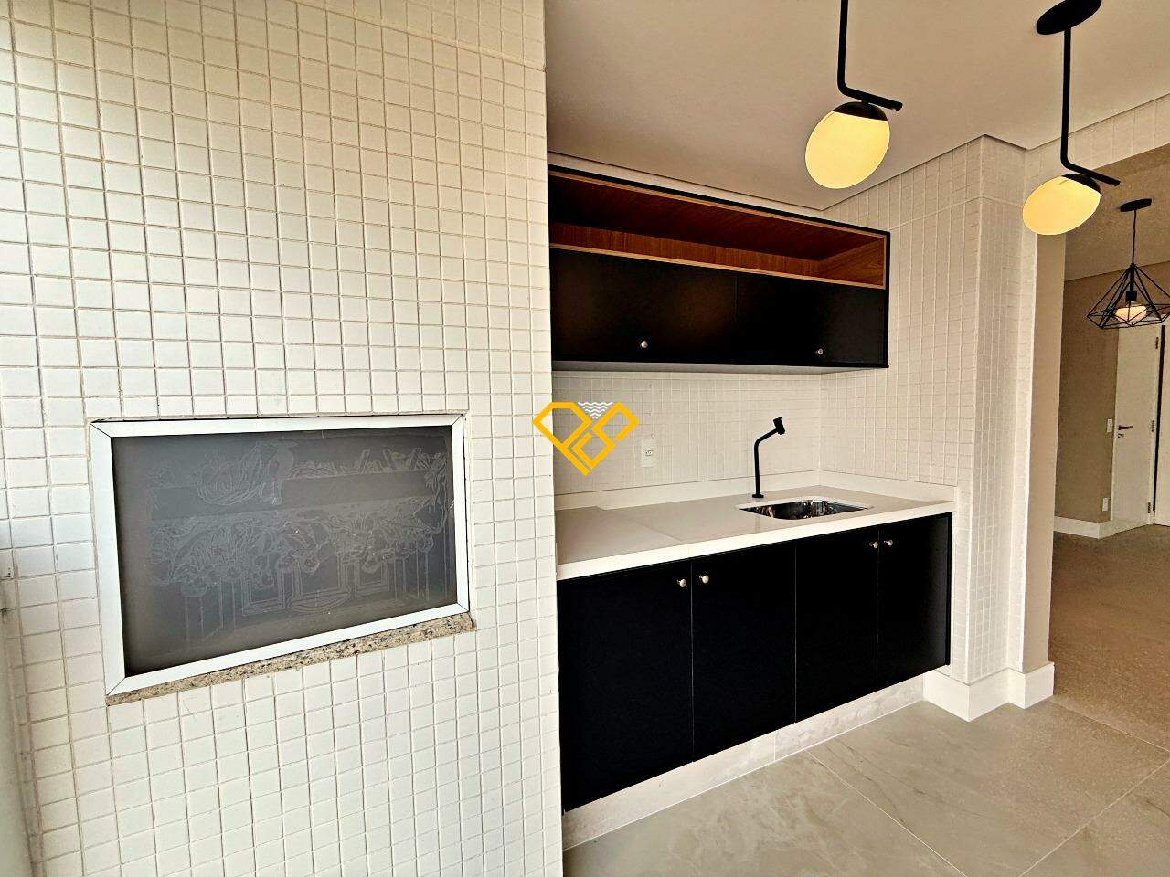 Apartamento à venda no Ponta da Praia: Varanda com churrasqueira