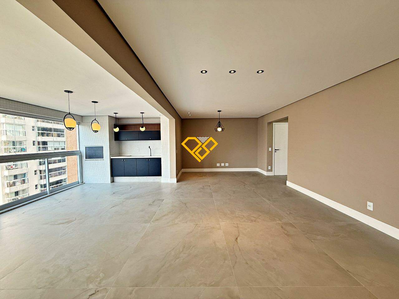 Apartamento à venda no Ponta da Praia: Sala e varanda