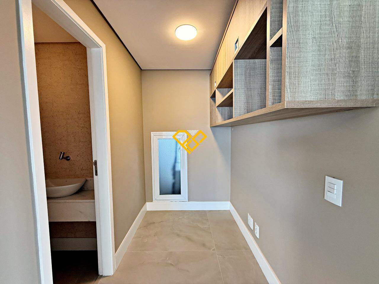 Apartamento à venda no Ponta da Praia: Escritório