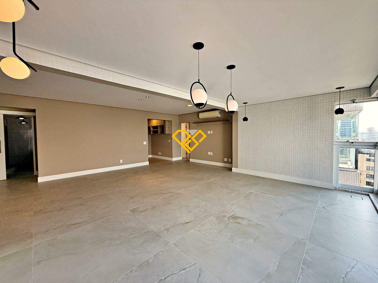 Apartamento à venda no Ponta da Praia: Sala