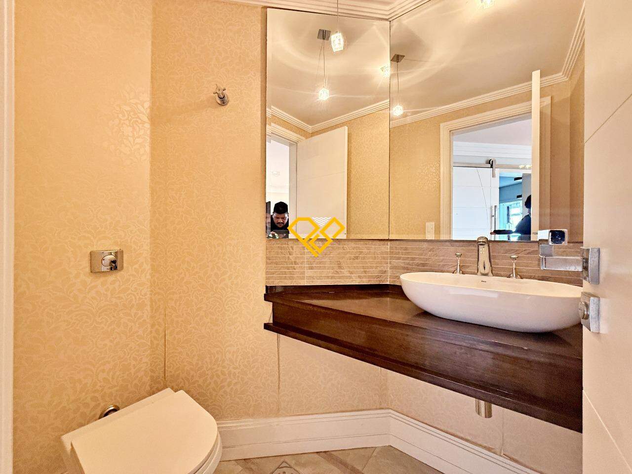 Apartamento à venda no Gonzaga: Lavabo