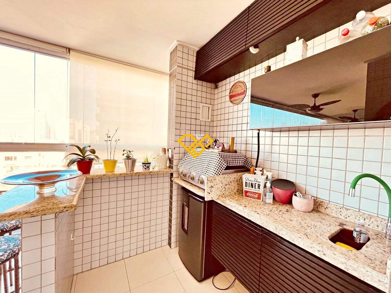 Apartamento à venda no Embaré: Varanda com churrasqueira