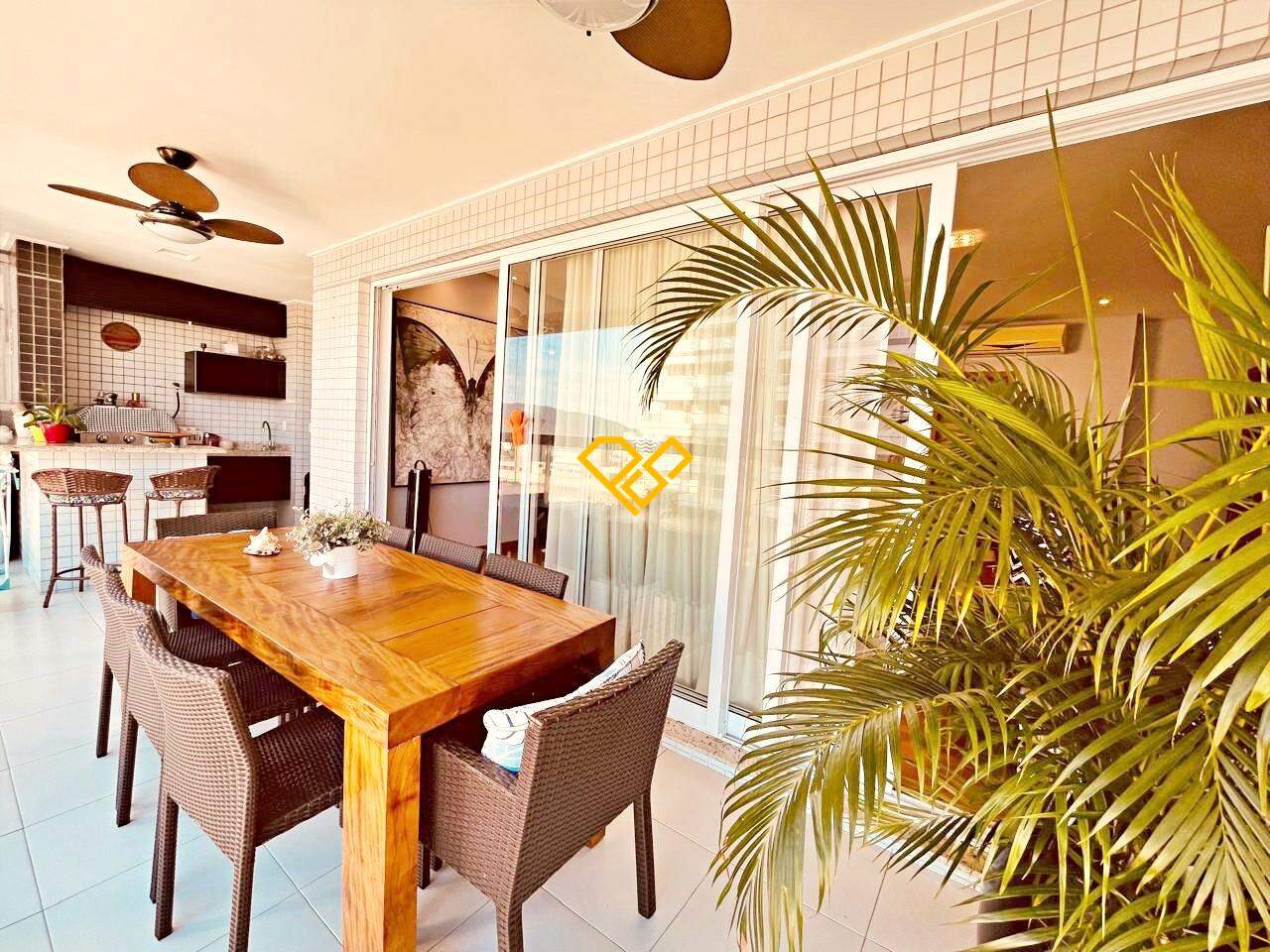 Apartamento à venda no Embaré: Varanda com churrasqueira