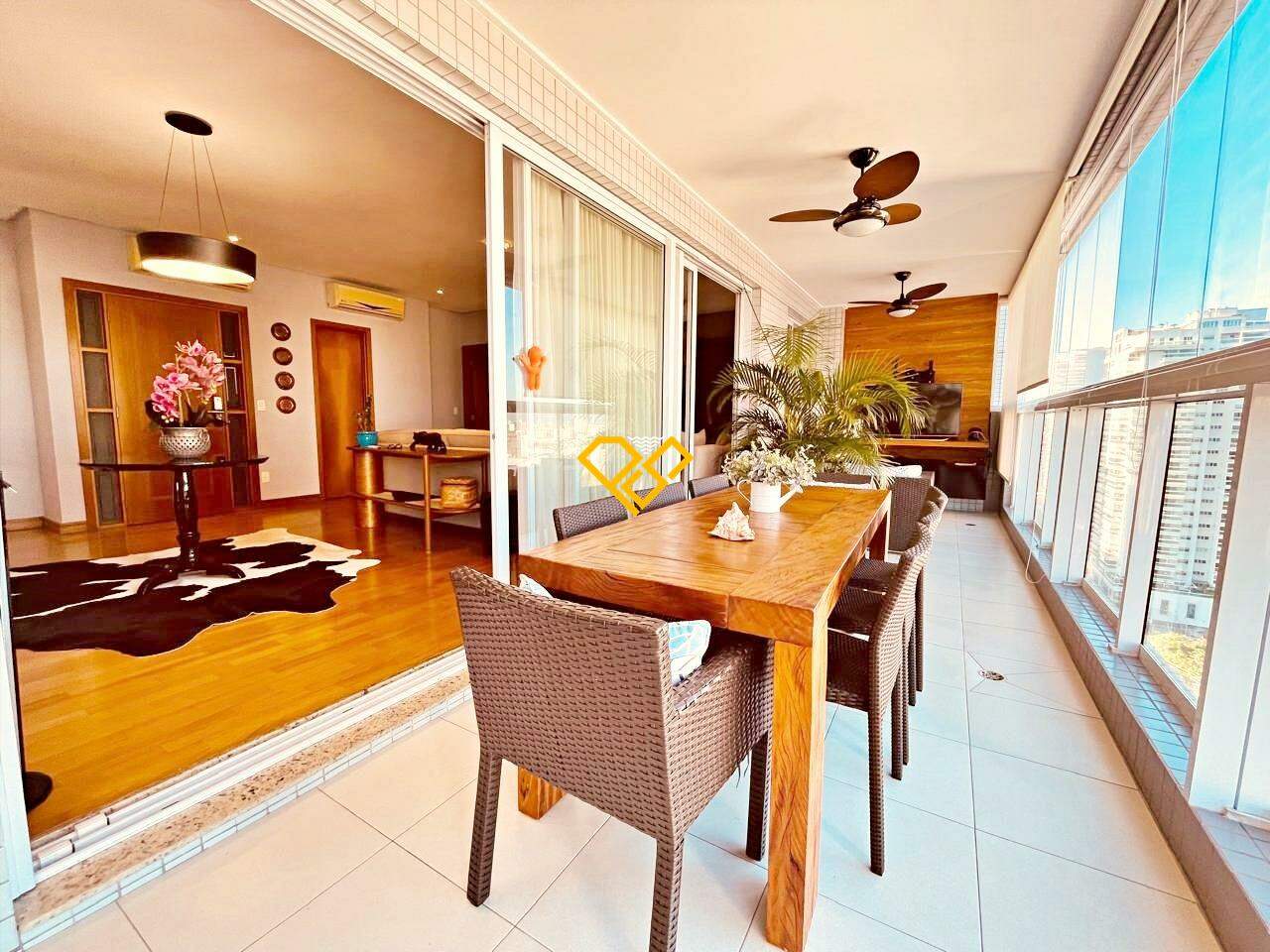 Apartamento à venda no Embaré: Varanda com churrasqueira