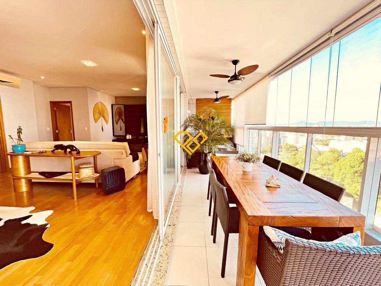 Apartamento à venda no Embaré: Varanda com churrasqueira