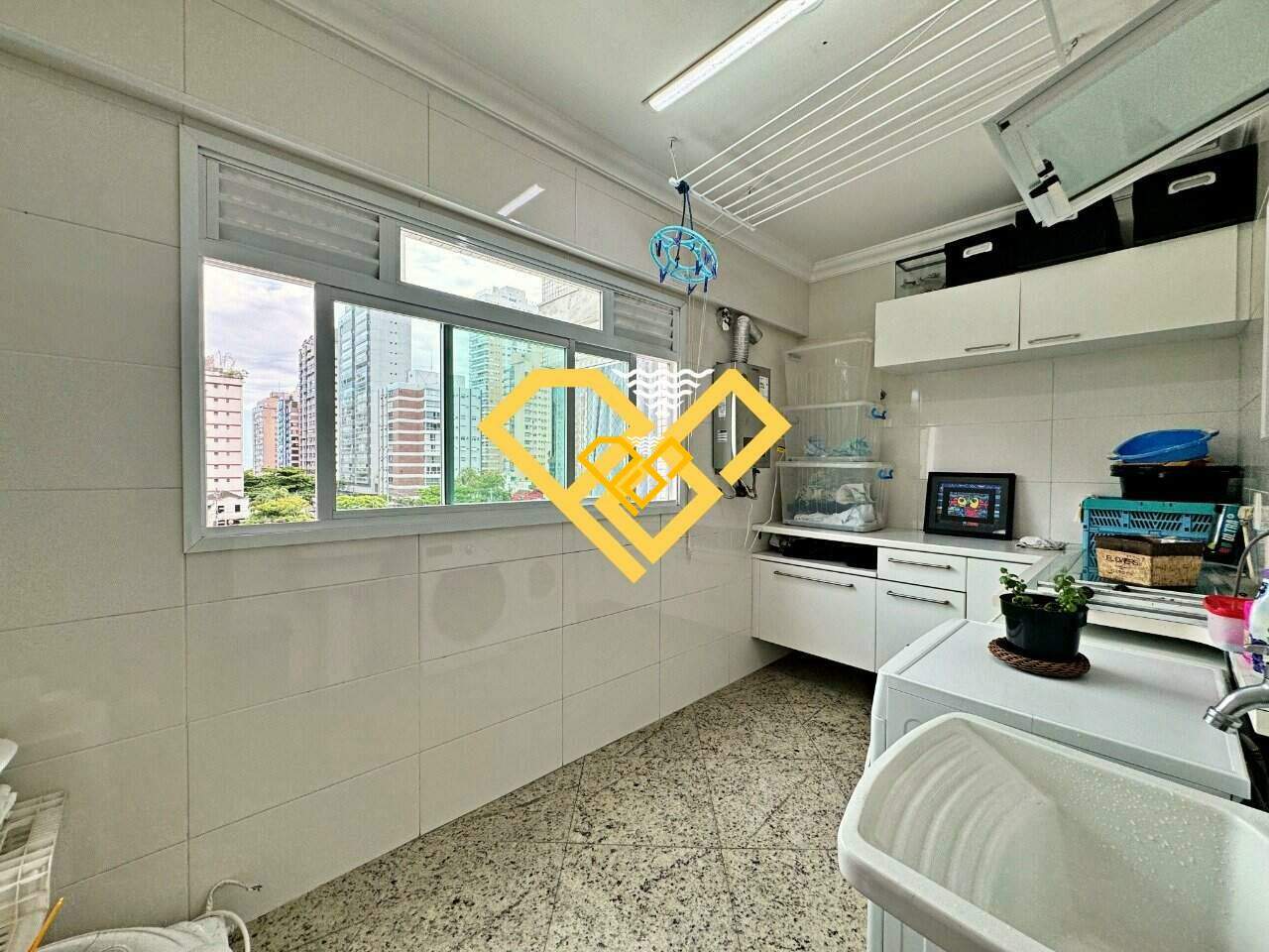Apartamento à venda no Aparecida: Área de servio