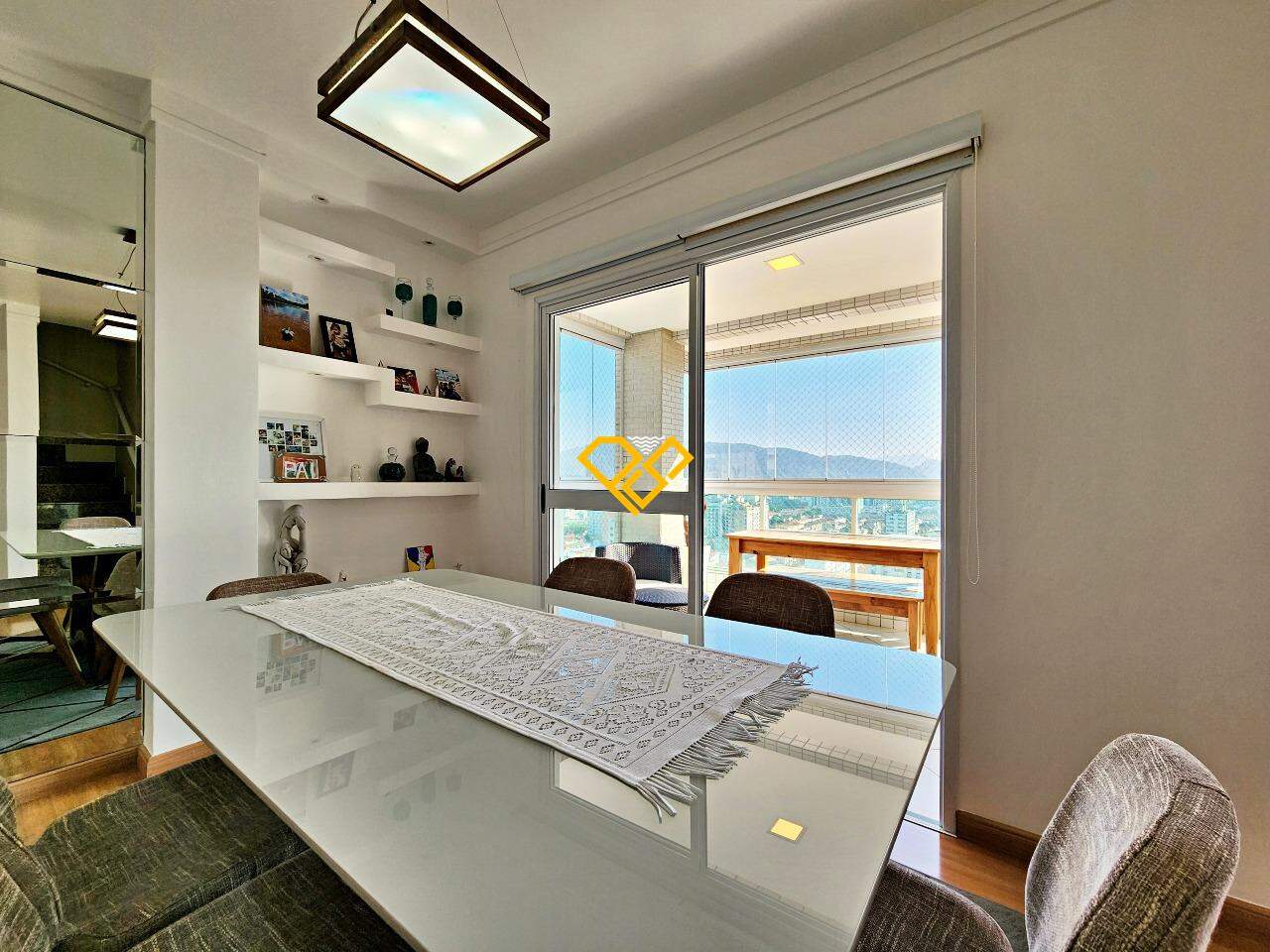 Apartamento à venda no Pompéia: Sala de jantar e varanda