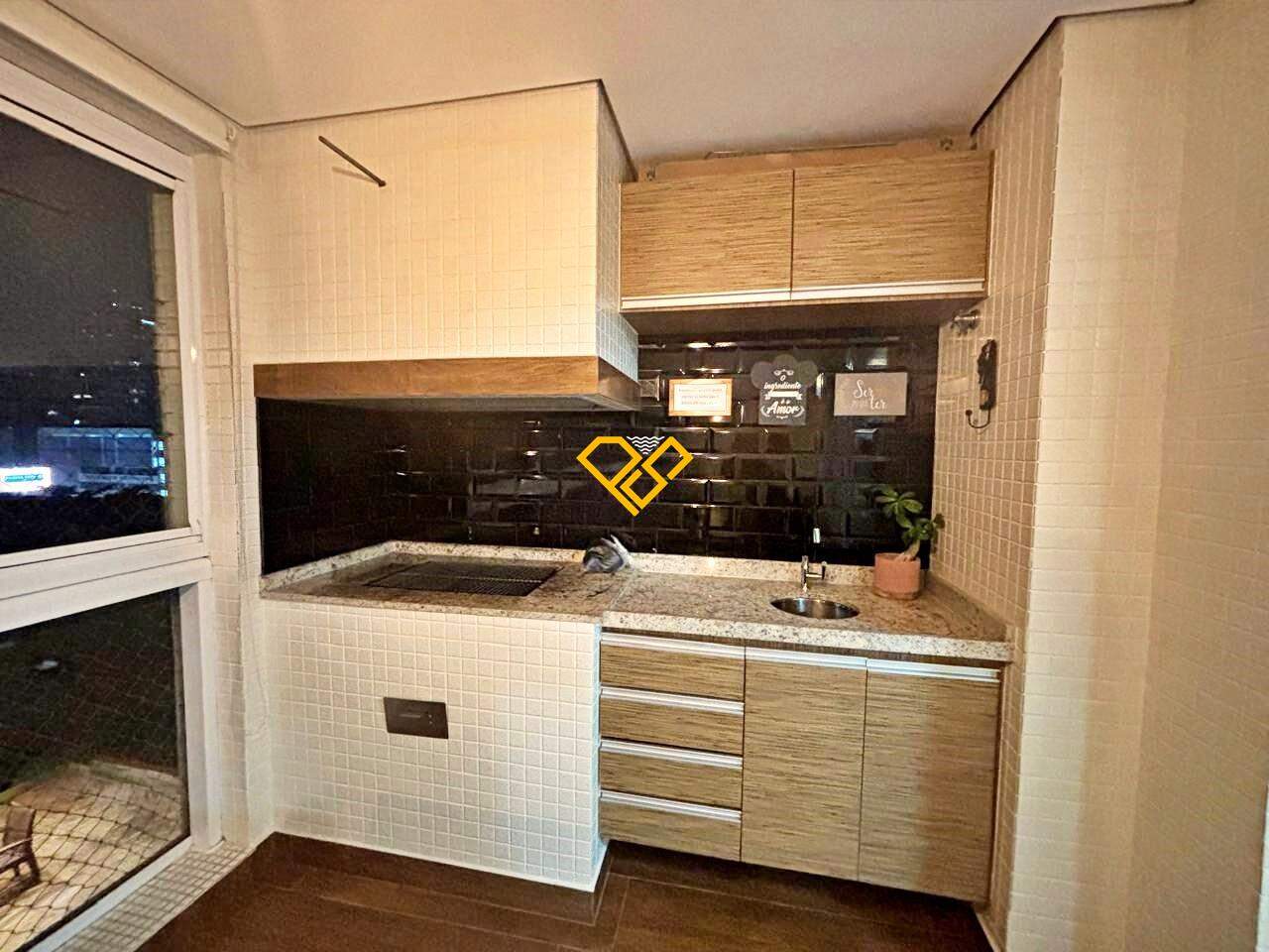 Apartamento à venda no Embaré: Varanda com churrasqueira