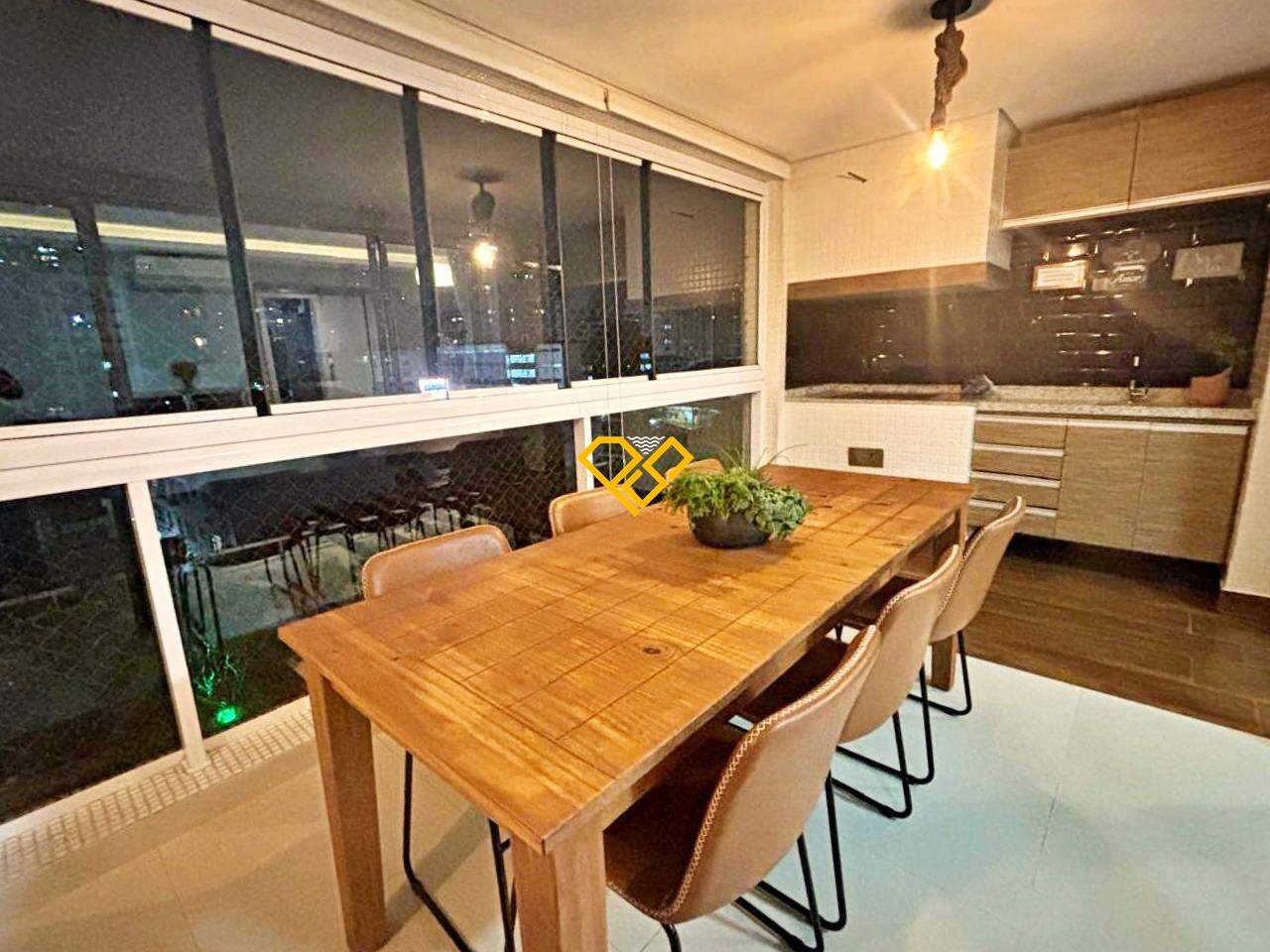 Apartamento à venda no Embaré: Varanda com churrasqueira