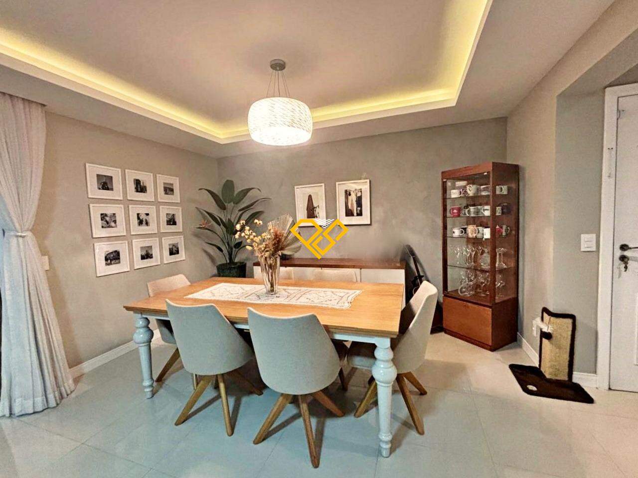 Apartamento à venda no Embaré: Sala de jantar