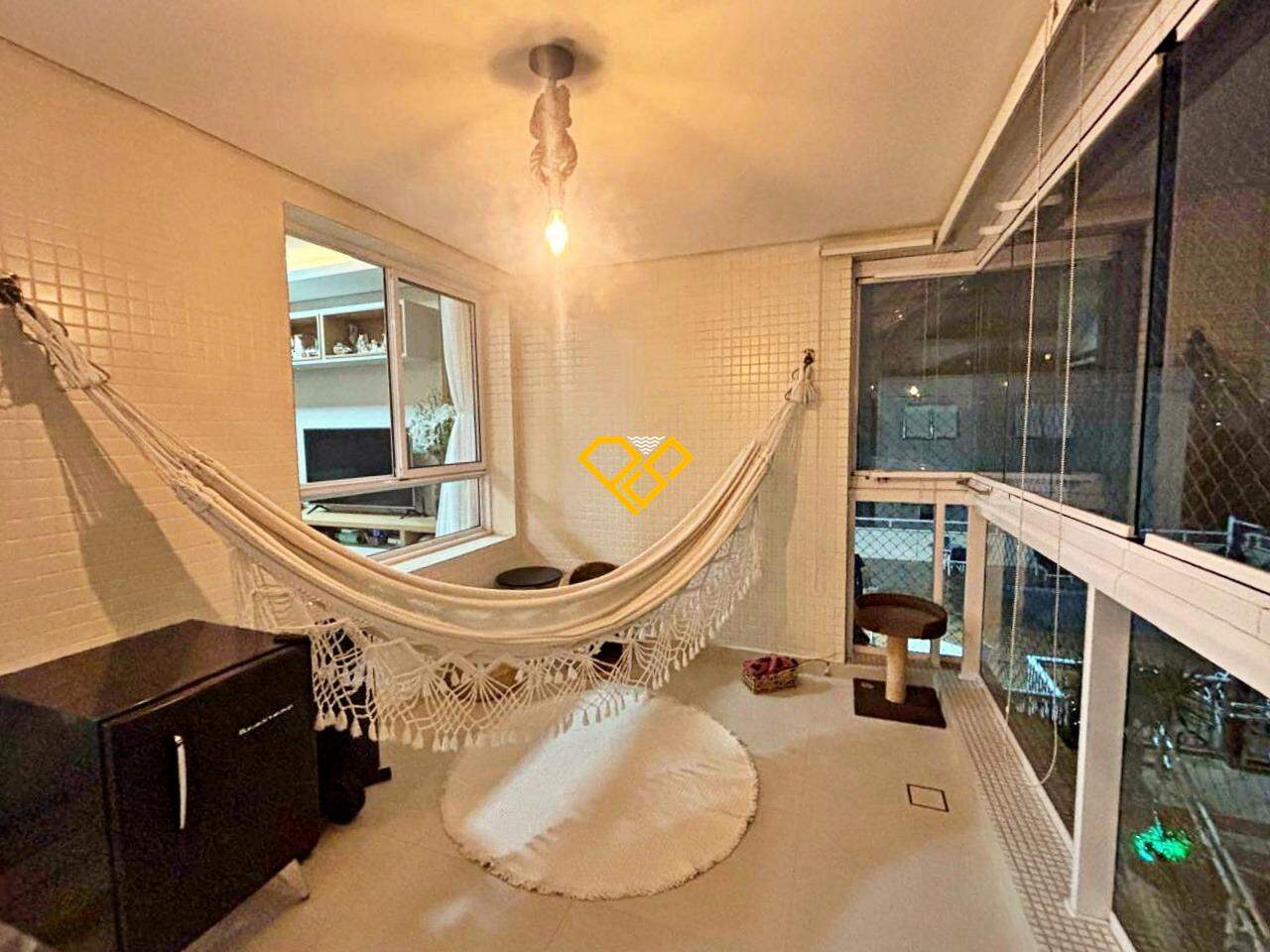 Apartamento à venda no Embaré: Varanda com churrasqueira