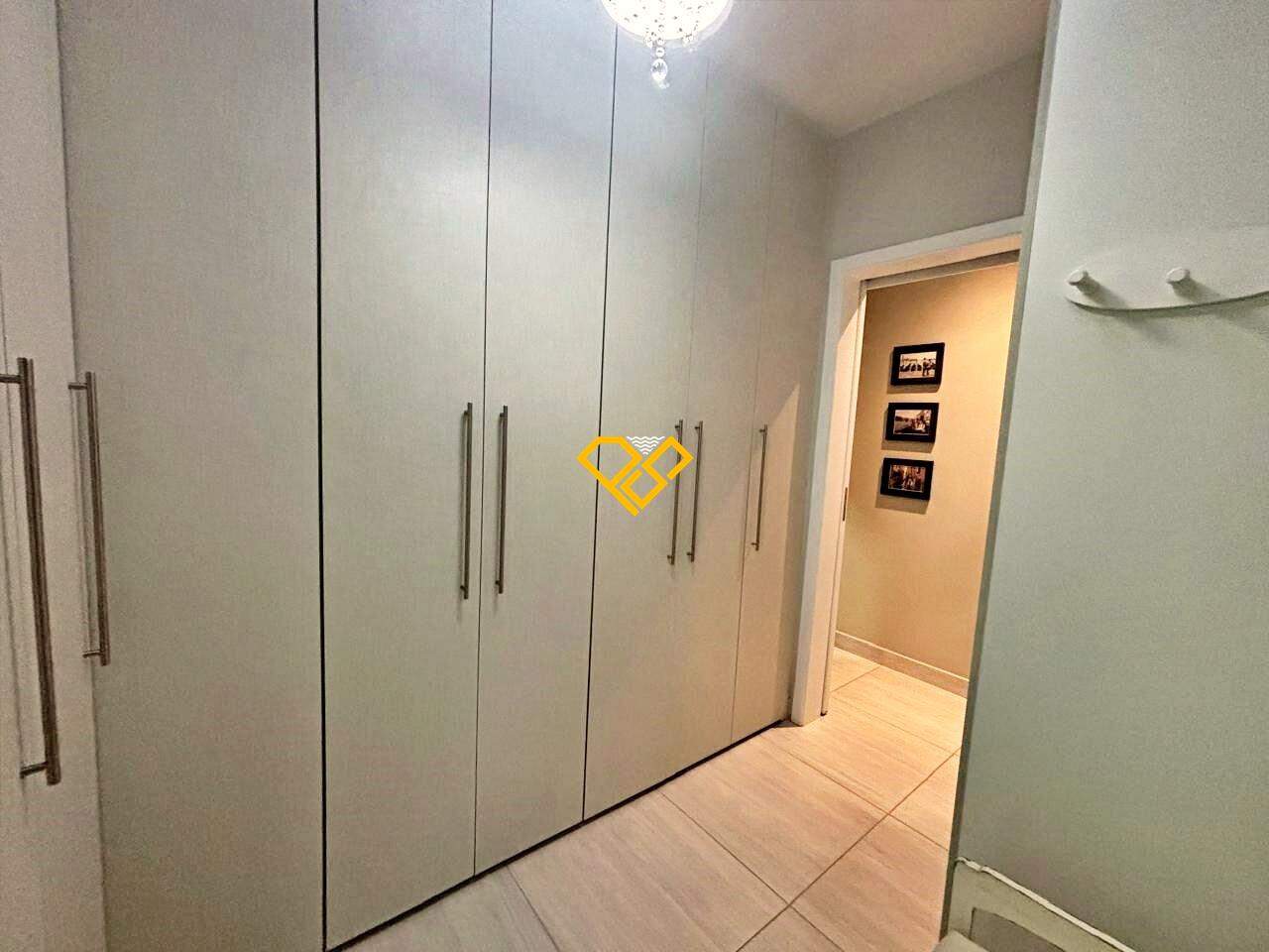 Apartamento à venda no Embaré: Suíte 1