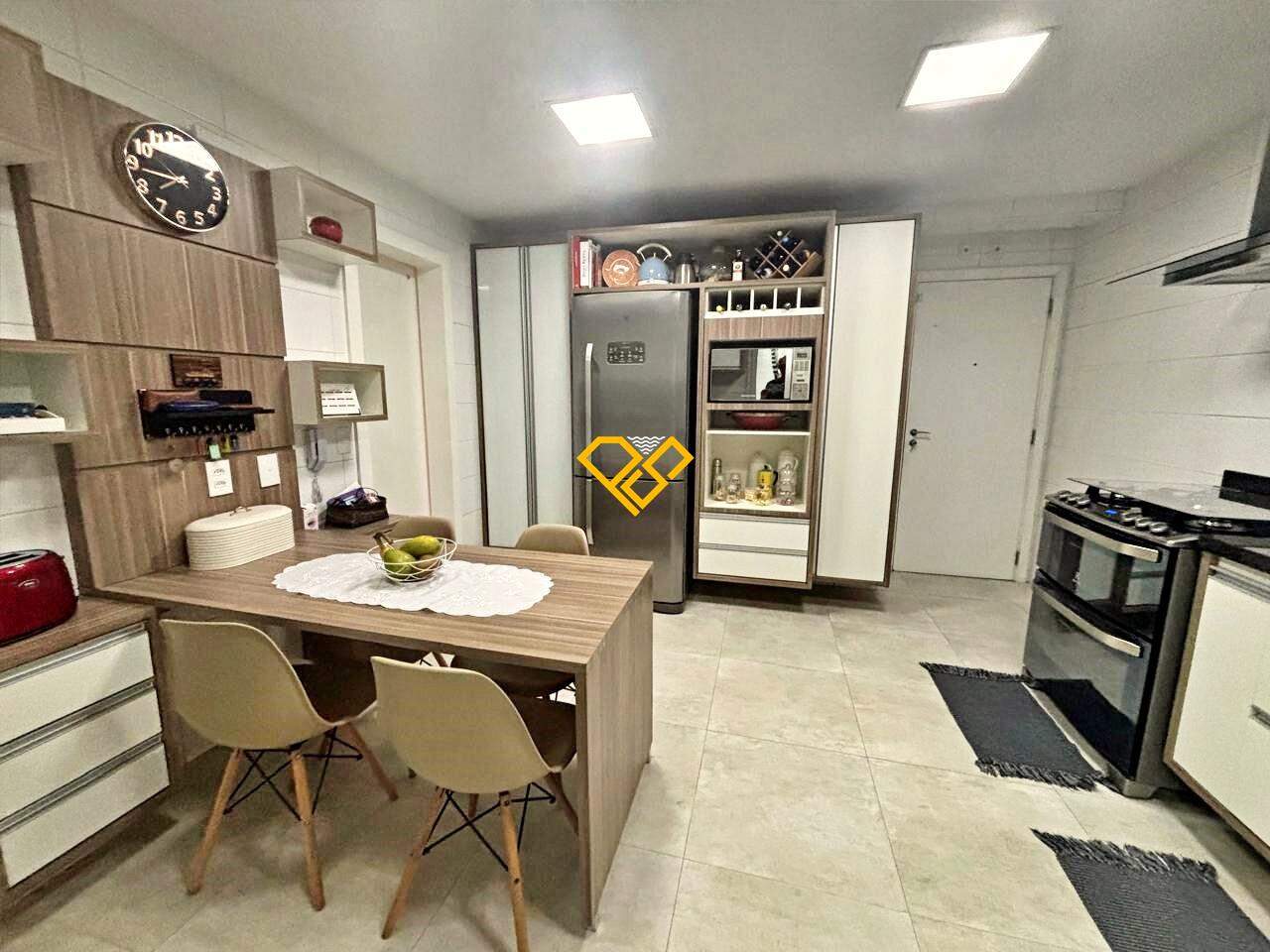 Apartamento à venda no Embaré: Cozinha