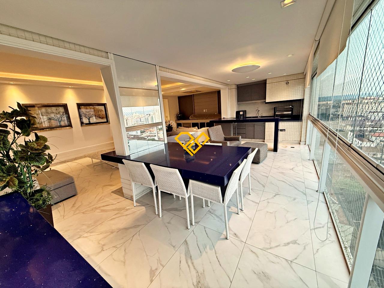 Apartamento à venda no Embaré: Varanda e sala