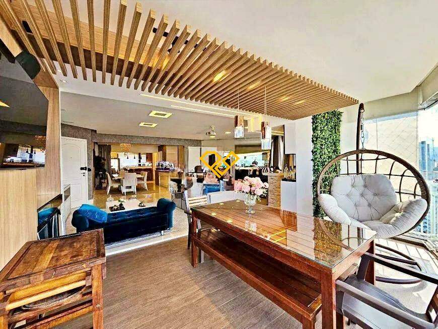 Apartamento à venda no Ponta da Praia: Varanda com churrasqueira