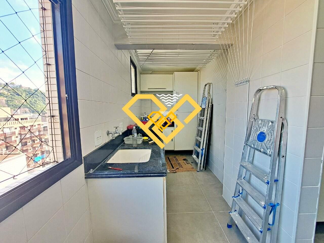 Cobertura à venda no Pompéia: Área e serviço