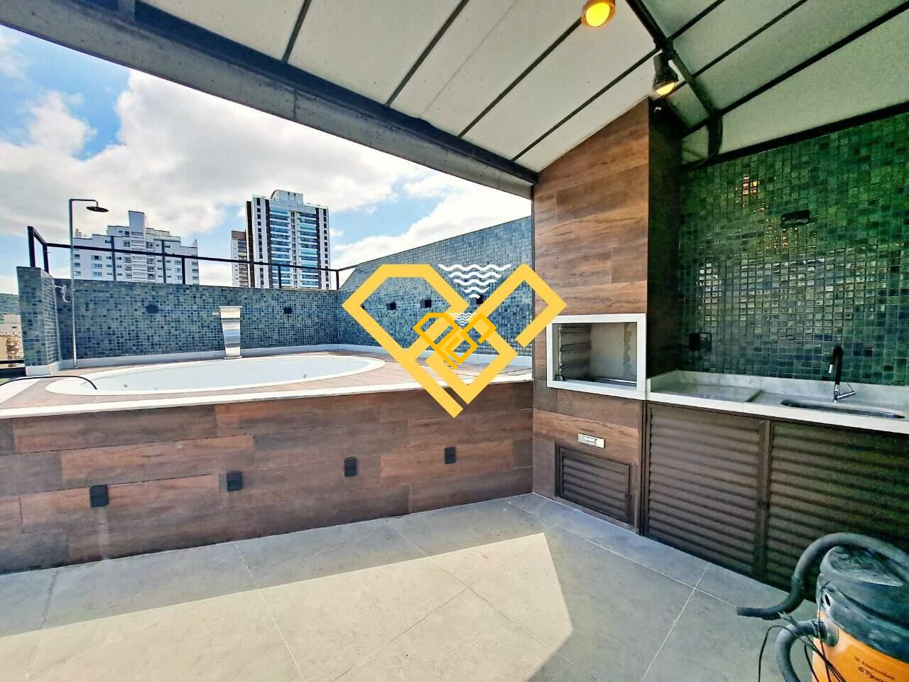 Cobertura à venda no Pompéia: Área gourmet com churrasqueira e piscina