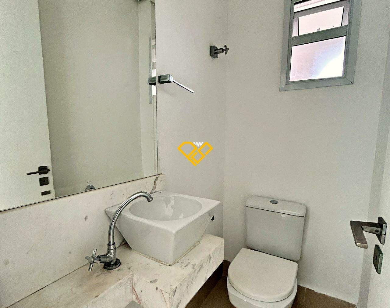 Garden à venda no Ponta da Praia: Lavabo