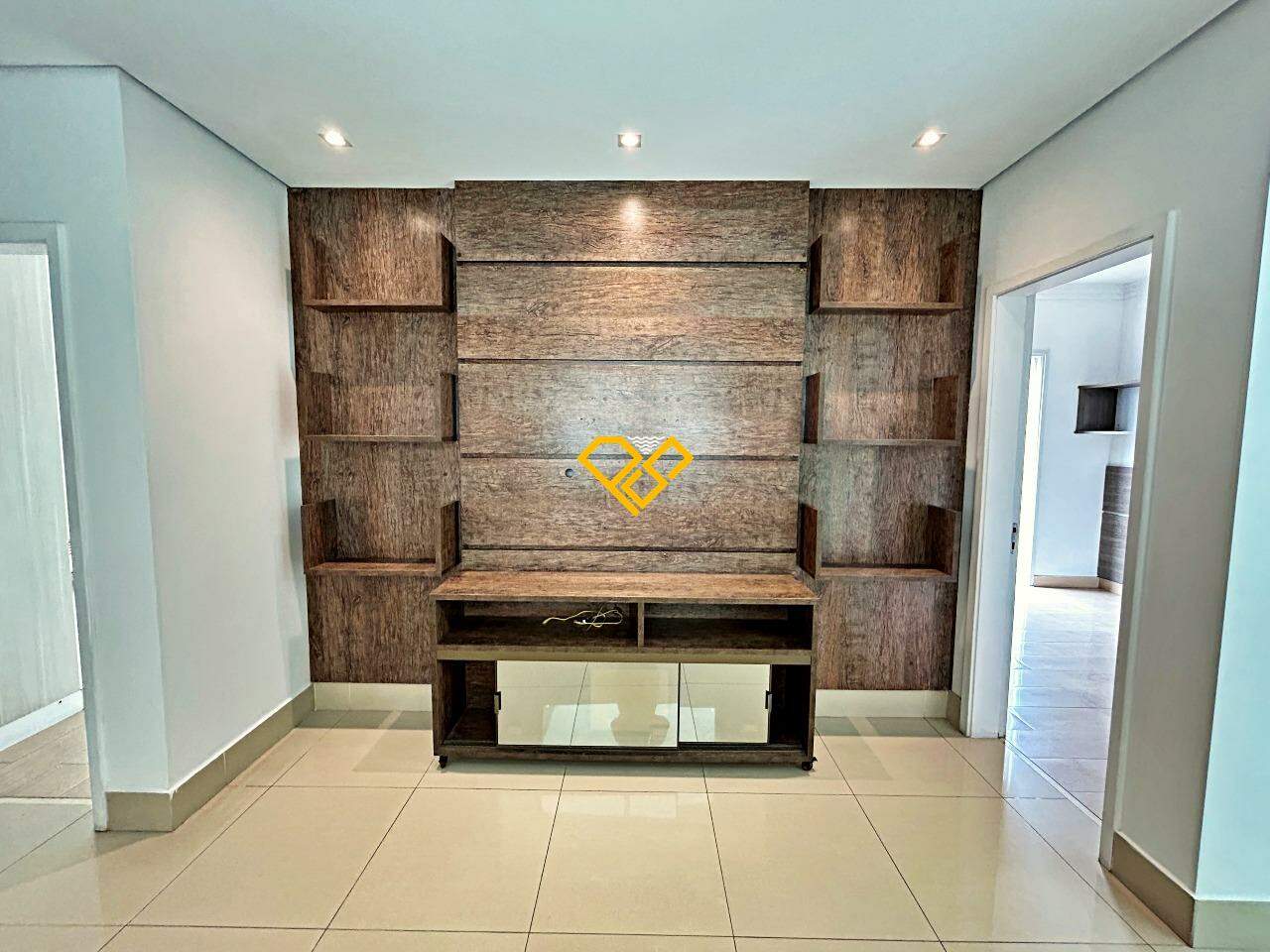 Garden à venda no Ponta da Praia: Hall entre os dormitórios