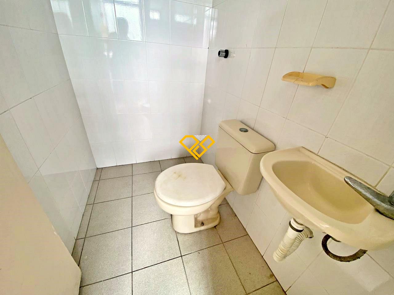Apartamento à venda no Gonzaga: Wc de serviço