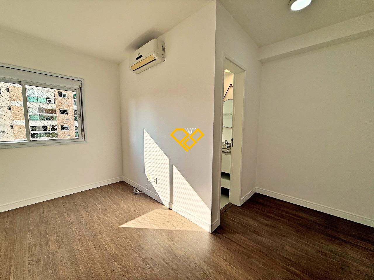 Apartamento à venda no Ponta da Praia: Dormitório 1 - suíte