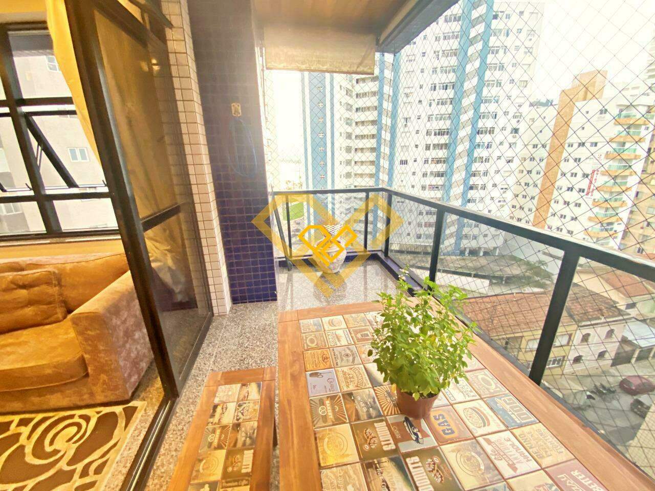 Apartamento à venda no Ponta da Praia: Varanda