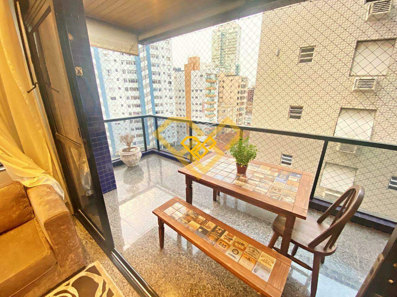 Apartamento à venda no Ponta da Praia: Varanda