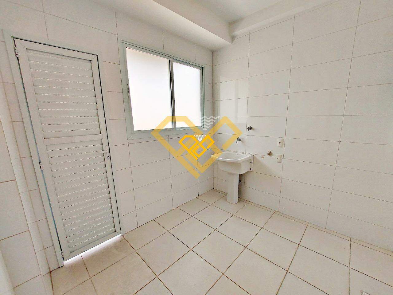 Cobertura à venda no Gonzaga: ÁREA DE SERVIÇO