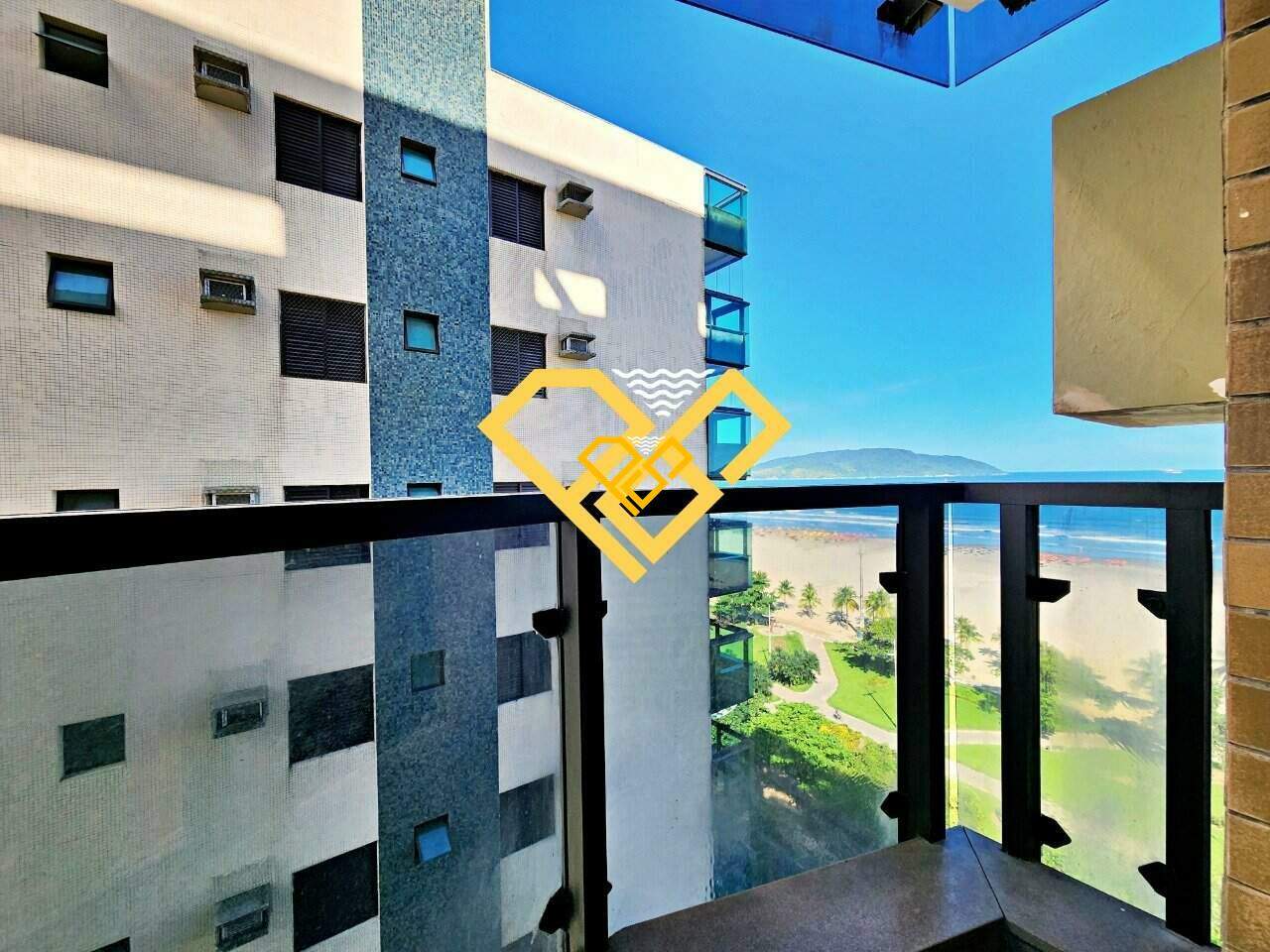 Apartamento à venda no Gonzaga: Varanda dorm. 2