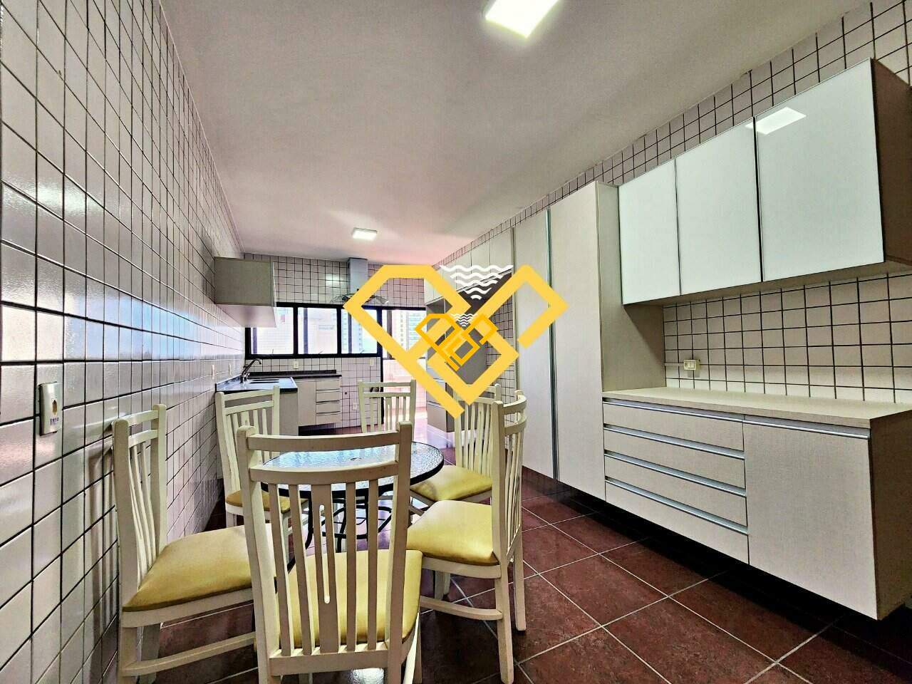 Apartamento à venda no Gonzaga: Cozinha