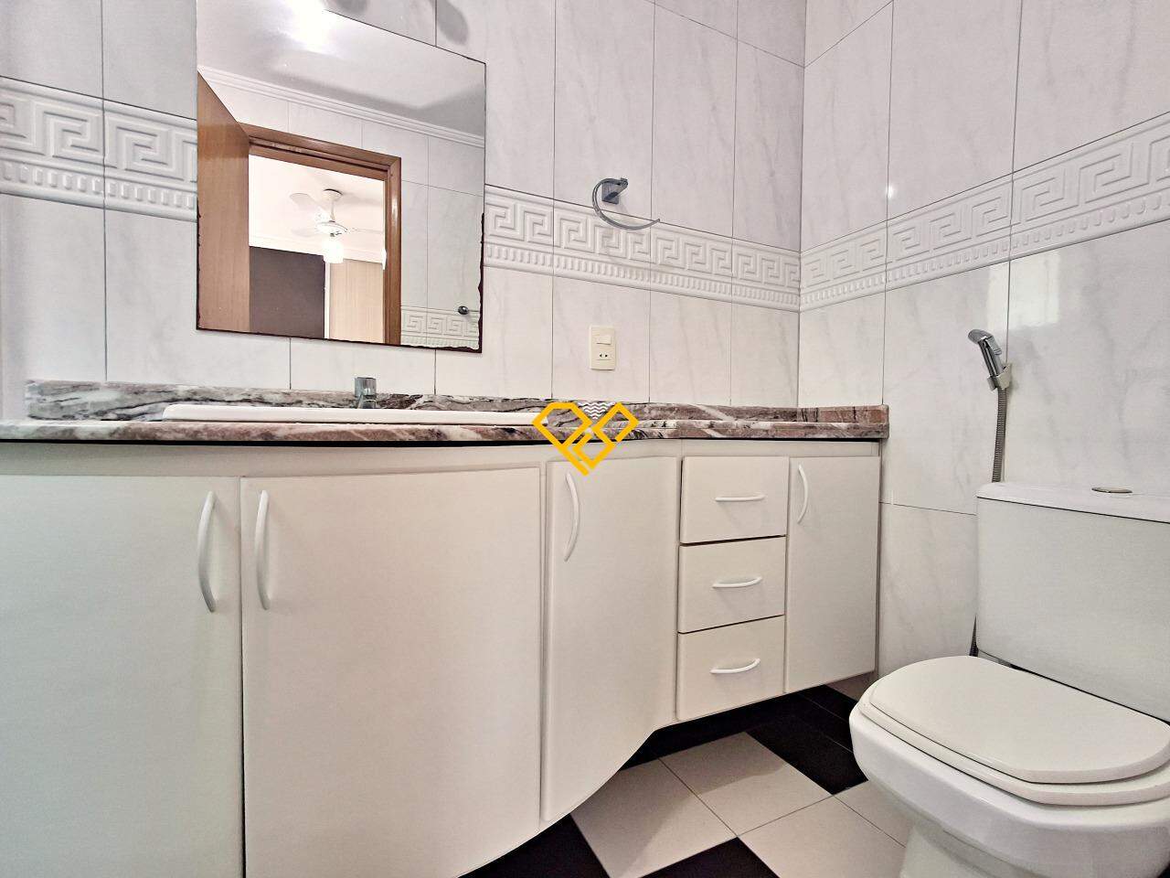 Apartamento à venda no Embaré: Wc da suíte
