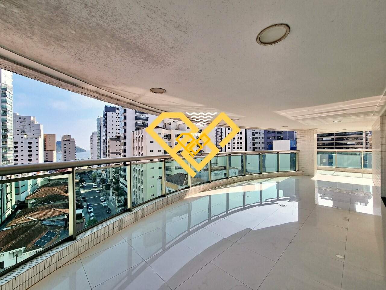 Apartamento à venda no Ponta da Praia: 