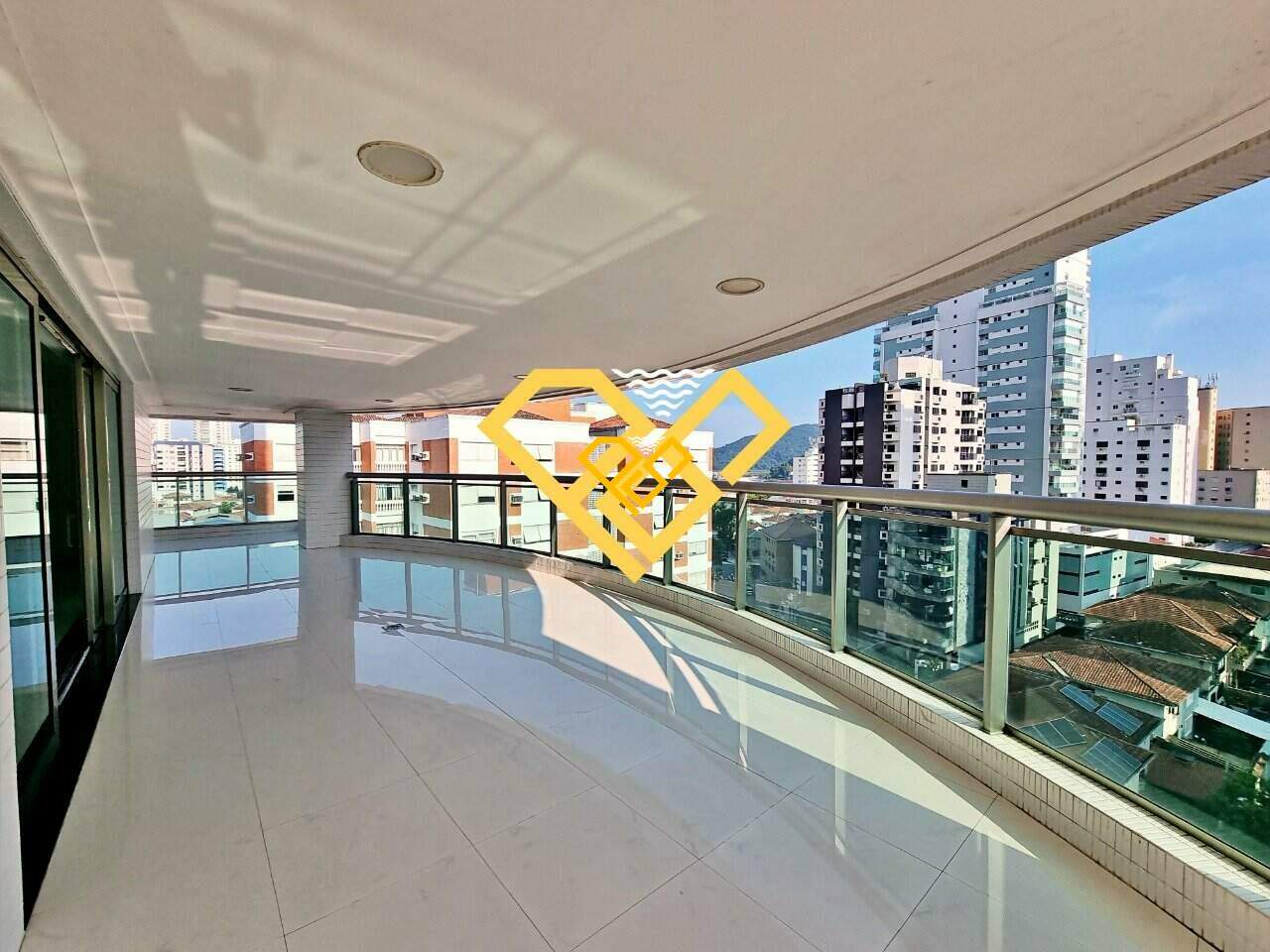 Apartamento à venda no Ponta da Praia: 