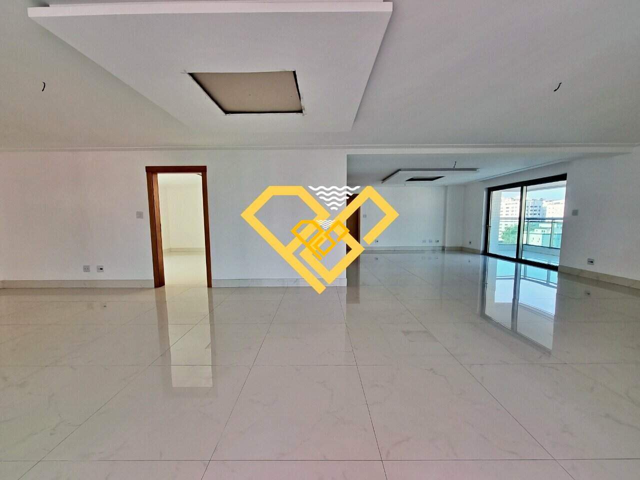 Apartamento à venda no Ponta da Praia: 