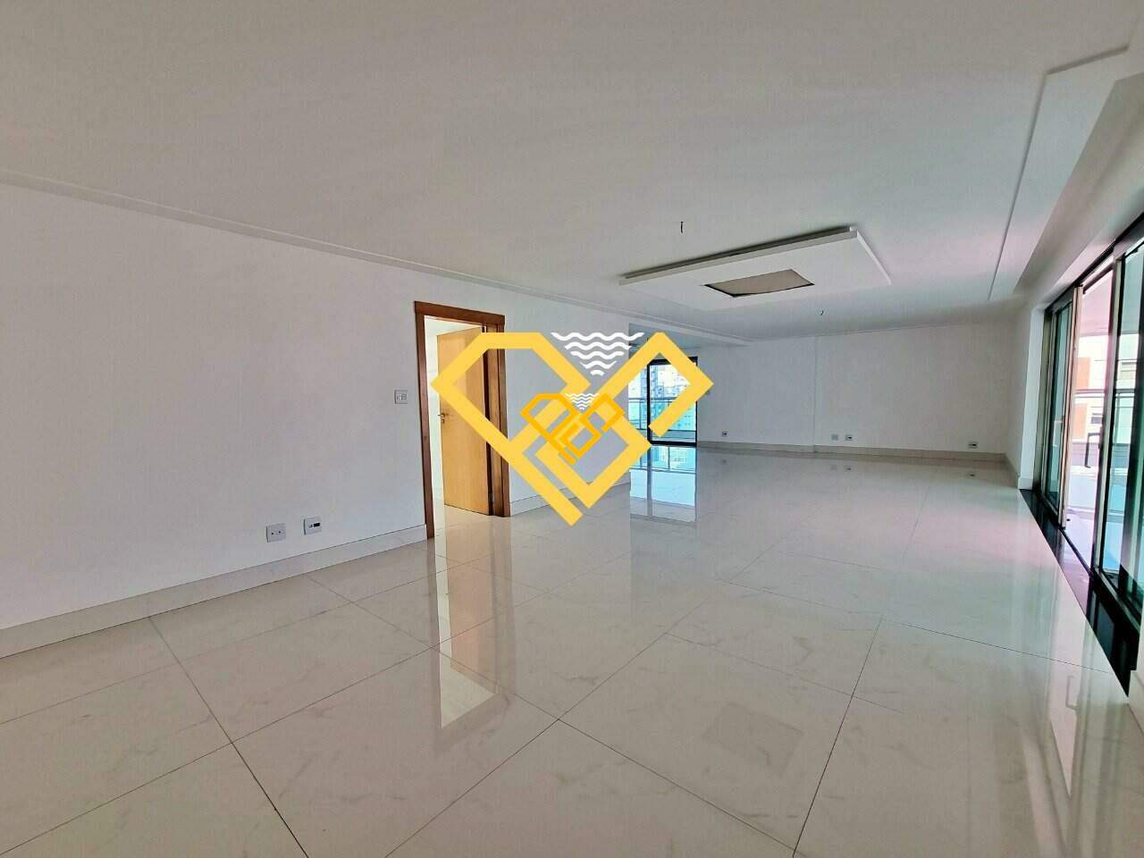 Apartamento à venda no Ponta da Praia: 