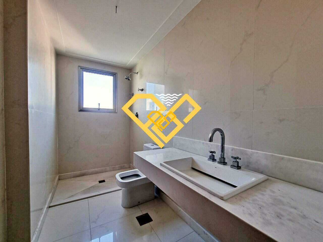 Apartamento à venda no Ponta da Praia: 