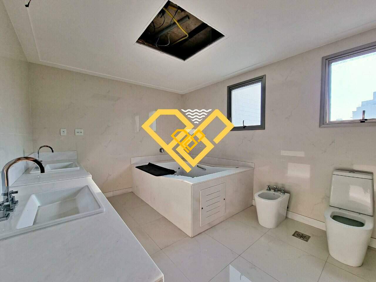 Apartamento à venda no Ponta da Praia: 