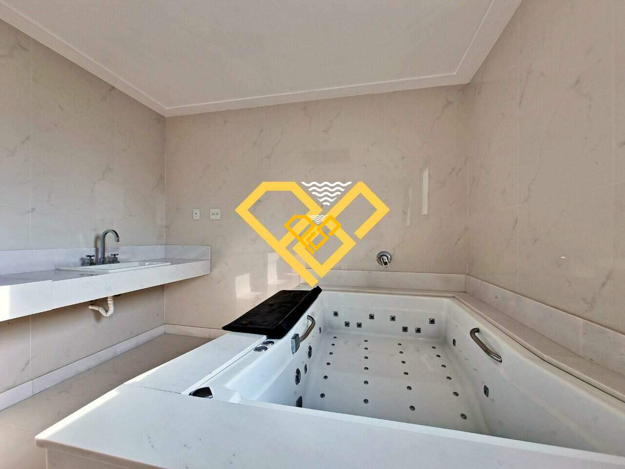 Apartamento à venda no Ponta da Praia: 