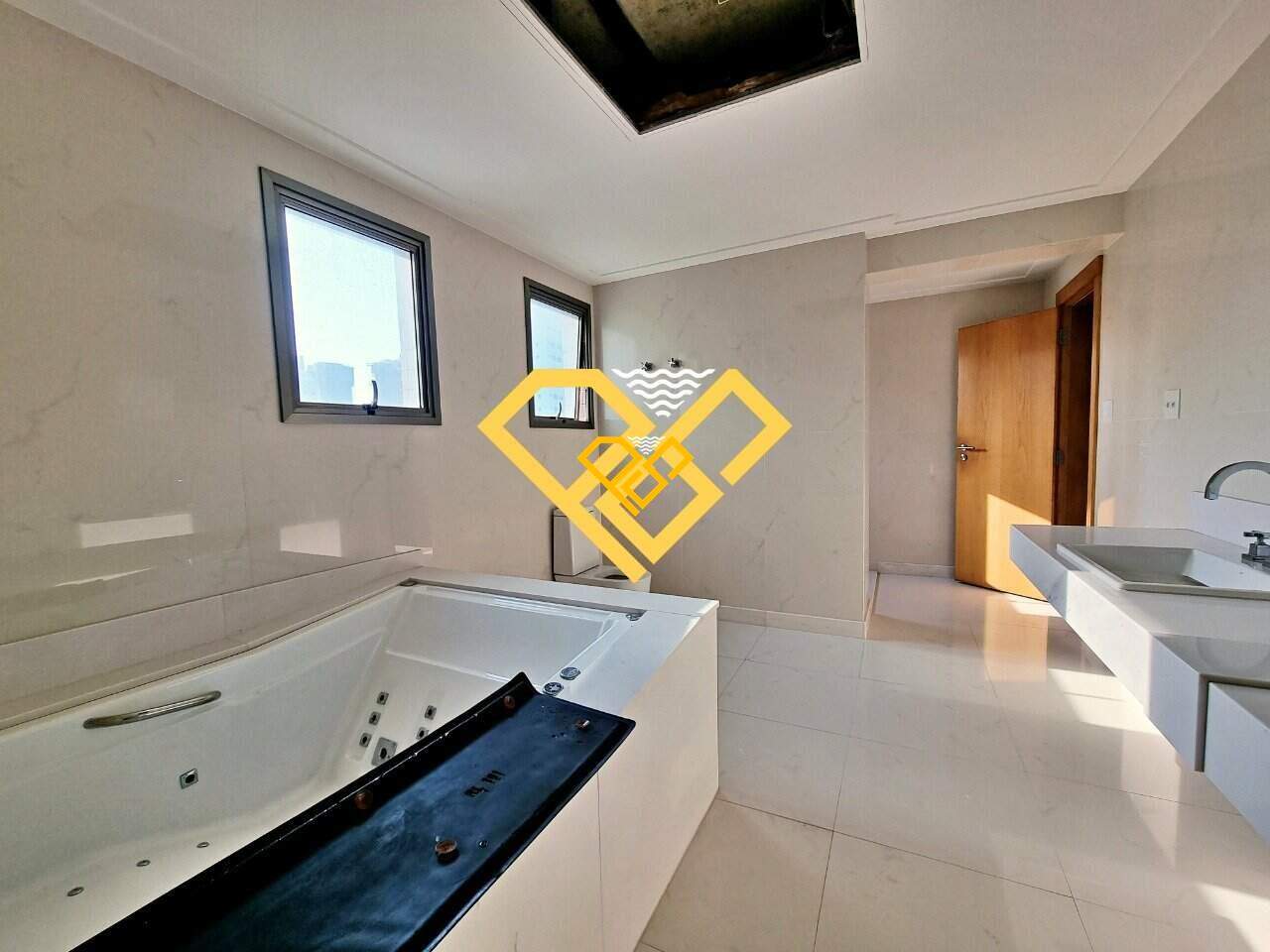 Apartamento à venda no Ponta da Praia: 