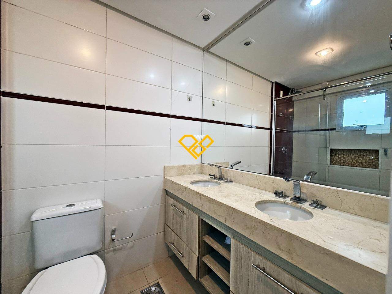 Apartamento à venda no Embaré: wc suíte master
