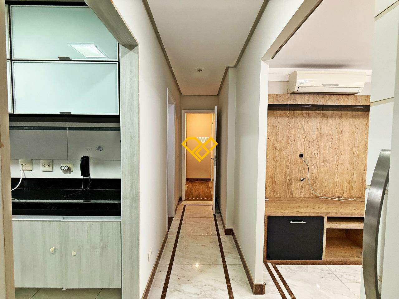Apartamento à venda no Embaré: acesso cozinha