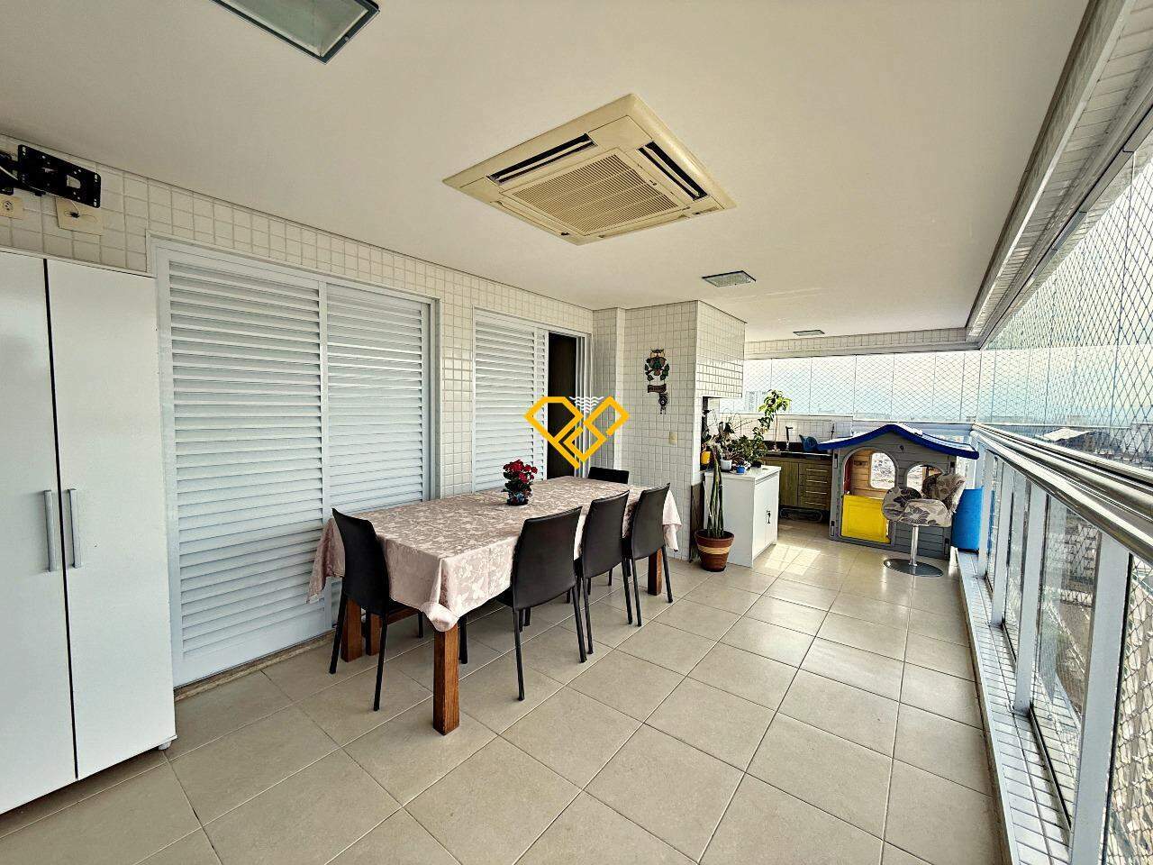 Apartamento à venda no Embaré: Varanda com churrasqueira